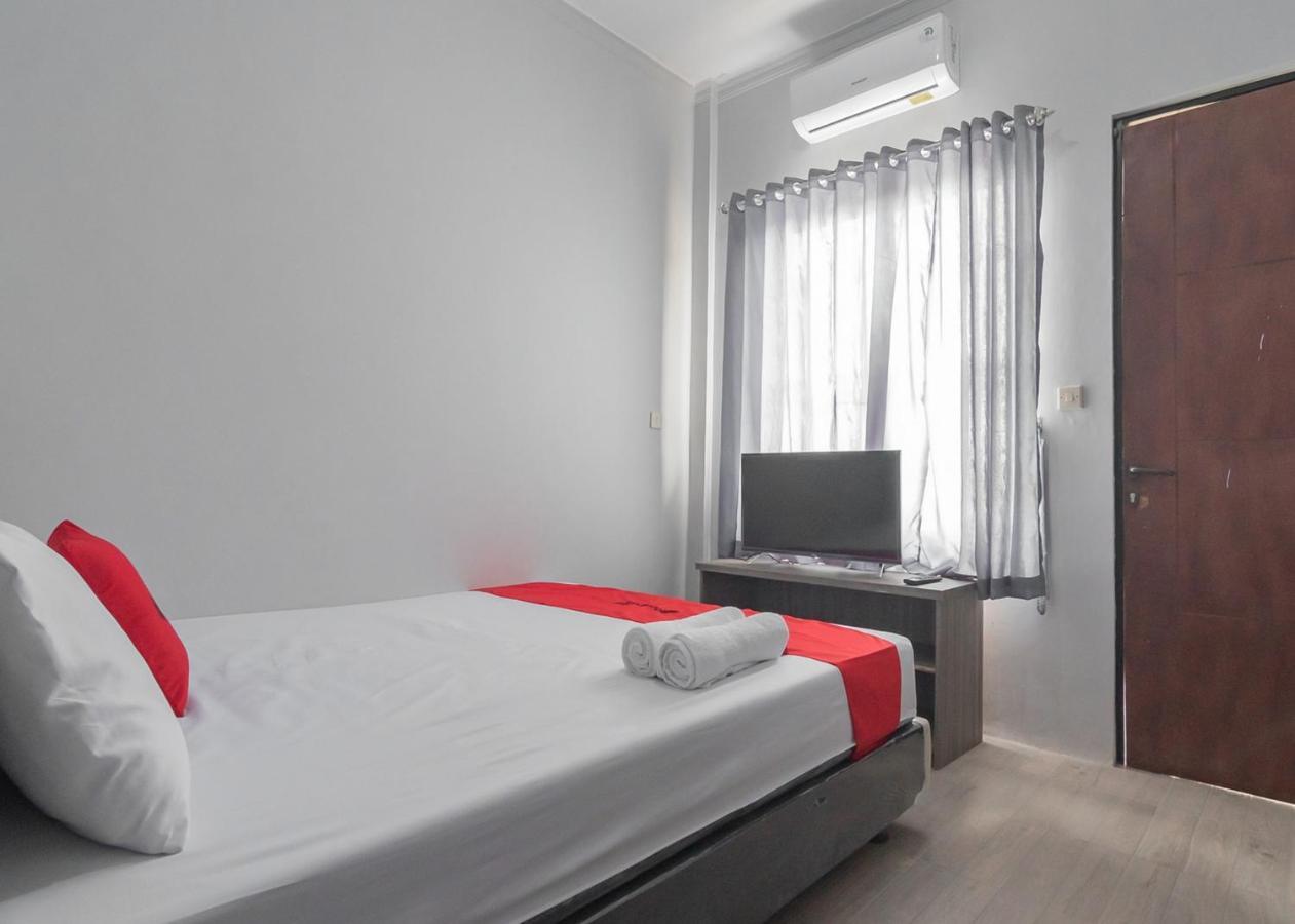 ホテル Reddoorz Syariah Near Wisata Situ Gunung Sukabumi Kadudampit エクステリア 写真