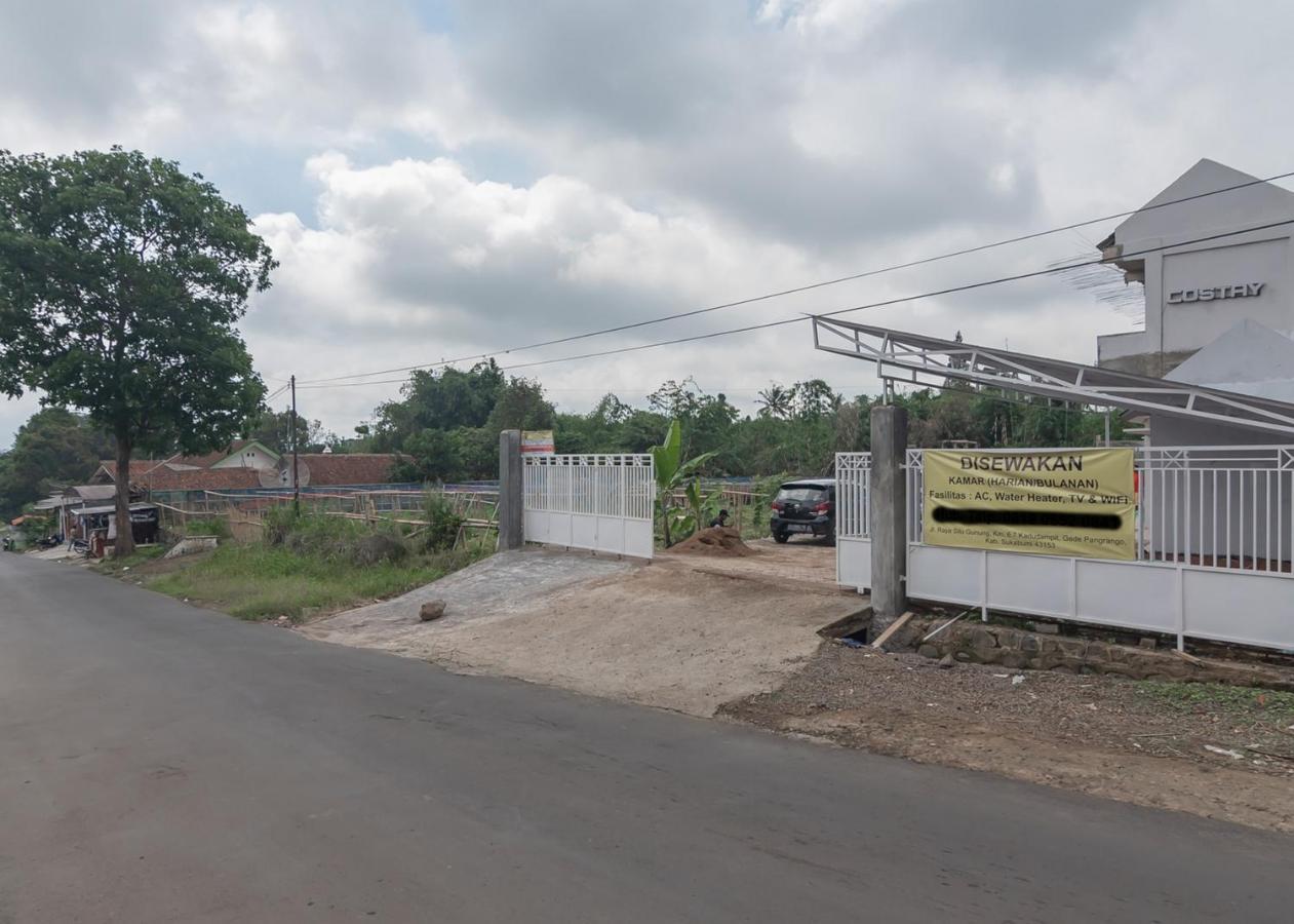 ホテル Reddoorz Syariah Near Wisata Situ Gunung Sukabumi Kadudampit エクステリア 写真