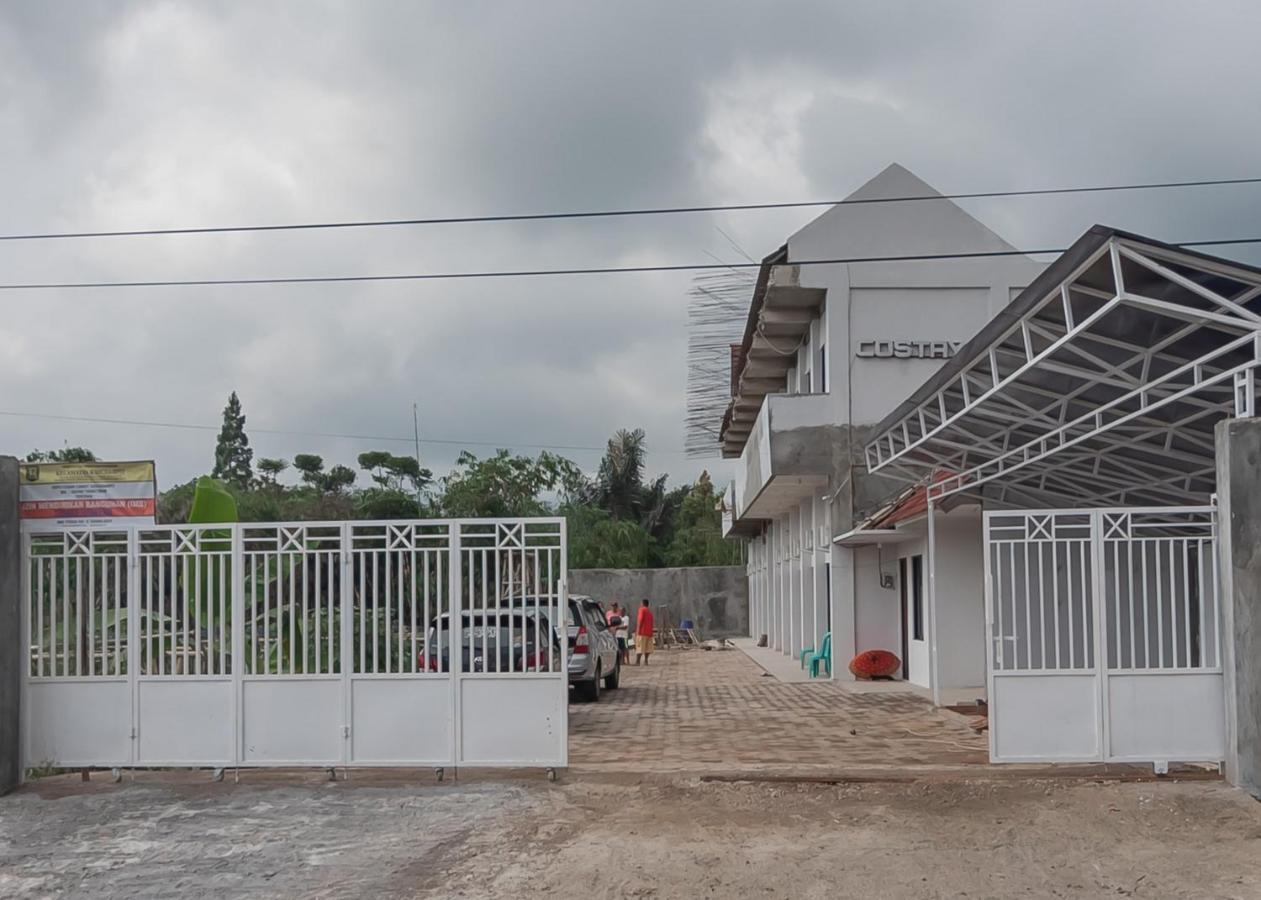 ホテル Reddoorz Syariah Near Wisata Situ Gunung Sukabumi Kadudampit エクステリア 写真